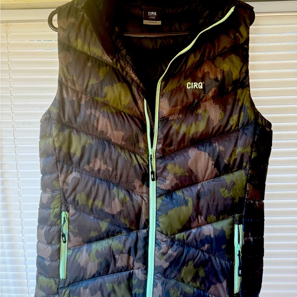 Cirq zip up camo vest